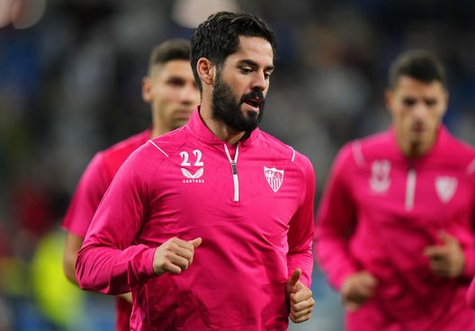MADRID, SPAIN - OCTOBER 22: Isco of Sevilla FC warms up prior to the LaLiga Santander match between Real Madrid CF and Sevilla FC at Estadio Santiago Bernabeu on October 22, 2022 in Madrid, Spain. (Photo by Angel Martinez/Getty Images) Isco