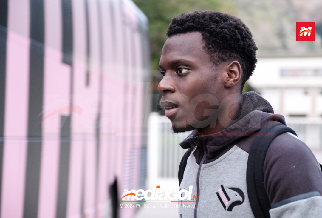 FOTO PALERMO: il Palermo si raduna al parcheggio dell’Ippodromo (GALLERY) - immagine 32