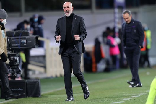 Stefano Pioli esulta dopo la vittoria a Firenze Stefano Pioli esulta dopo la vittoria a Firenze