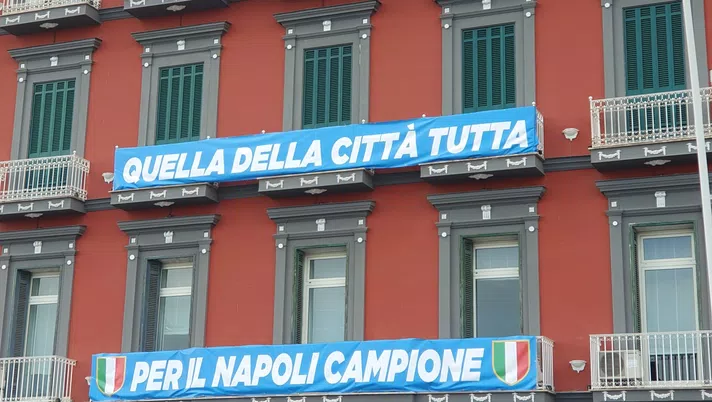 FOTO Tifosi carichi: “Il Vesuvio non erutta, la città esploderà per il Napoli” - immagine 1