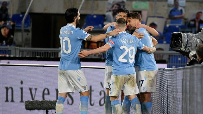 ROME, ITALY - FEBRUARY 07: Ciro Immobile of SS Lazio celebrate a opening goal with his team mates during the Serie A match between SS Lazio  and Cagliari Calcio at Stadio Olimpico on February 07, 2021 in Rome, Italy. Sporting stadiums around Italy remain under strict restrictions due to the Coronavirus Pandemic as Government social distancing laws prohibit fans inside venues resulting in games being played behind closed doors. (Photo by Marco Rosi - SS Lazio/Getty Images) 
