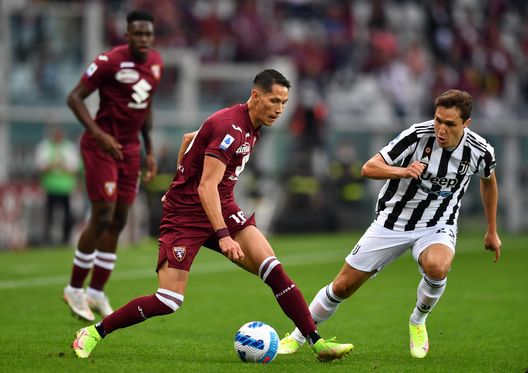 TURIN, ITALY - OCTOBER 02: Sasa Lukic of Torino FC battles for possession with Federico Chiesa of Juventus during the Serie A match between Torino FC v Juventus at Stadio Olimpico di Torino on October 02, 2021 in Turin, Italy. (Photo by Valerio Pennicino/Getty Images)
