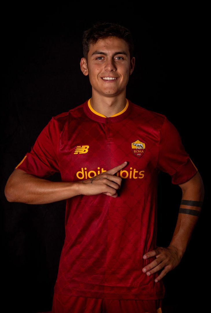 Dybala e la Roma: lo shooting suggestivo con la maglia giallorossa – FOTO GALLERY - immagine 7