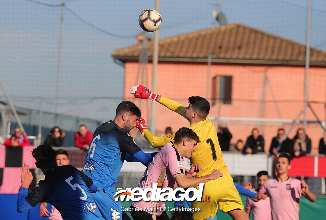  EMPOLI, ITALY - JANUARY 12: Marco Curto #6 of Empoli Fc in action during the Serie A Primavera between Empoli FC and Citta' di Palermo on January 12, 2019 in Empoli, Italy.  (Photo by Gabriele Maltinti/Getty Images) 