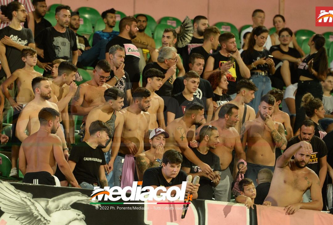 FOTOTIFO, Palermo-Genoa 1-0: i tifosi allo stadio “Renzo Barbera” (Gallery) - immagine 109