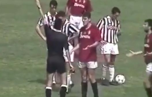 Bobo Vieri e un rosso da derby del 992: Annoni prova a difenderlo 27 anni dopo... Troppo Covid, rinvii Primavera: salta il derby Toro-Juve dei giovani- immagine 2