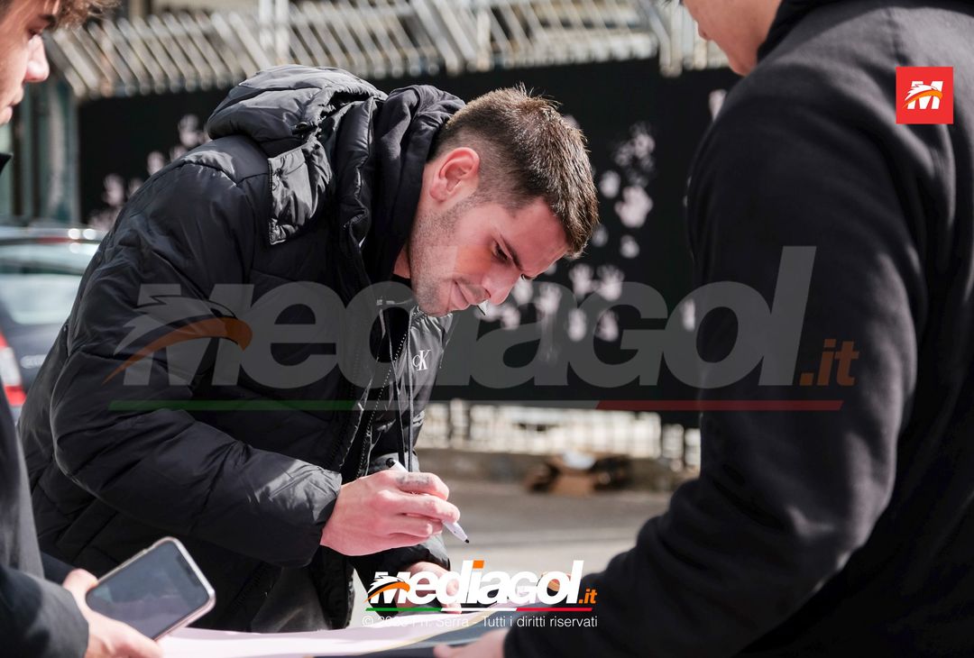 FOTO PALERMO, Orihuela e Saric: autografi e selfie con i tifosi rosanero  (Gallery) - immagine 3
