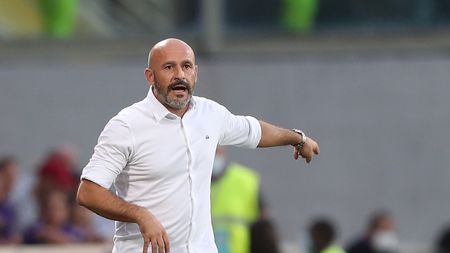 FLORENCE, ITALY - OCTOBER 03: Vincenzo Italiano manager of ACF Fiorentina looks on during the Serie A match between ACF Fiorentina v SSC Napoli at Stadio Artemio Franchi on October 3, 2021 in Florence, Italy. (Photo by Gabriele Maltinti/Getty Images) FLORENCE, ITALY - OCTOBER 03: Vincenzo Italiano manager of ACF Fiorentina looks on during the Serie A match between ACF Fiorentina v SSC Napoli at Stadio Artemio Franchi on October 3, 2021 in Florence, Italy. (Photo by Gabriele Maltinti/Getty Images)