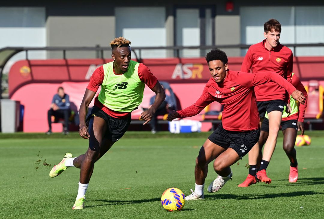 Genoa-Roma, la rifinitura: Smalling torna in gruppo – FOTO GALLERY - immagine 12