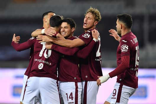 TURIN, ITALY - JANUARY 10: Josip Brekalo of Torino FC celebrates a goal with team mates during the Serie A match between Torino FC v ACF Fiorentina at Stadio Olimpico di Torino on January 10, 2022 in Turin, Italy. (Photo by Valerio Pennicino/Getty Images) L’esterno offensivo resta il primo obiettivo: tutto ruota intorno a 4 nomi- immagine 2