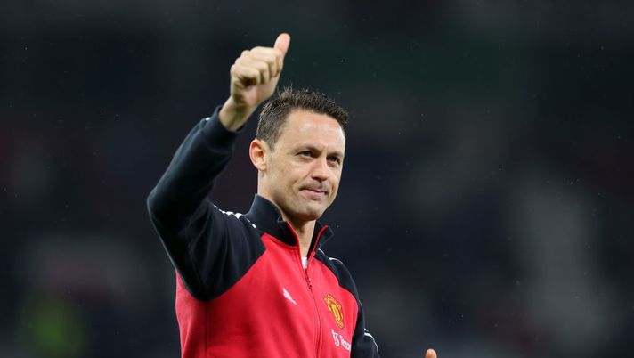 MANCHESTER, ENGLAND - MAY 02: A thumbs up from Nemanja Matic of Manchester United following the Premier League match between Manchester United and Brentford at Old Trafford on May 02, 2022 in Manchester, England. (Photo by Catherine Ivill/Getty Images) Matic: “È stato facile scegliere la Roma, avevo delle alternative. Ma con Mourinho…” - immagine 1