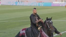 VIDEO / Elicottero e cavallo: Vidal, presentazione folle