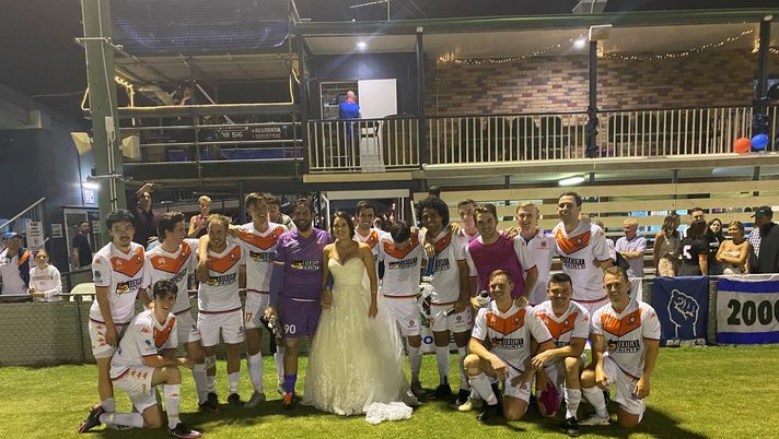 Luke ed Ellen in campo dopo le nozze Luke ed Ellen in campo dopo le nozze