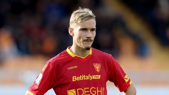 Certezza Almqvist e il ballottaggio a sinistra: la probabile formazione del Lecce - immagine 1