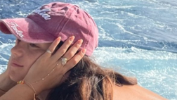 Sarah Kohan, scatto bollente. Il lato B dell’ex lady Chicharito infiamma i social