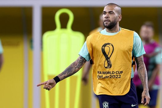 Dani Alves vede la libertà dopo 14 mesi di prigione: la cauzione è fissata ad un milione di euro Dani Alves vede la libertà dopo 14 mesi di prigione: la cauzione è fissata ad un milione di euro - immagine 1