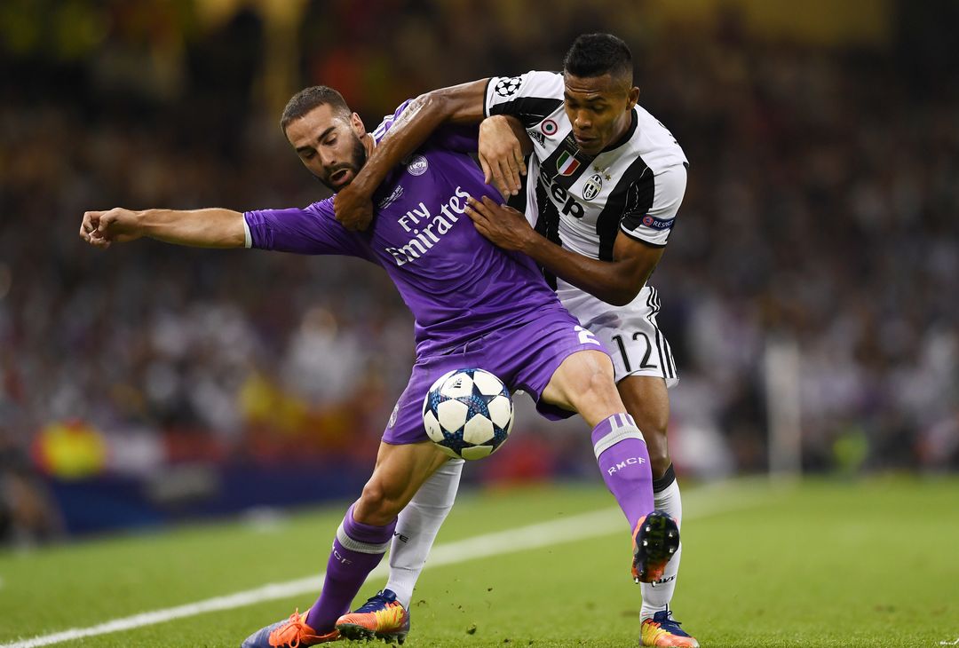 CARDIFF, WALES - JUNE 03: Daniel Carvajal of Real Madrid and Alex Sandro of Juventus battle for possession during the UEFA Champions League Final between Juventus and Real Madrid at National Stadium of Wales on June 3, 2017 in Cardiff, Wales.  (Photo by Shaun Botterill/Getty Images) 