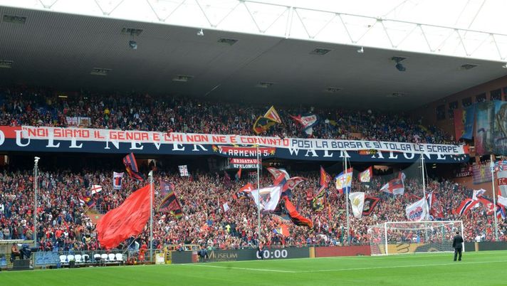 GENOA, ITALY - MAY 07: Genoa supporters of "Gradinata Nord" during the Serie A match between Genoa CFC and FC Internazionale at Stadio Luigi Ferraris on May 7, 2017 in Genoa, Italy. (Photo by Paolo Rattini/Getty Images) GENOA, ITALY - MAY 07: Genoa supporters of "Gradinata Nord" during the Serie A match between Genoa CFC and FC Internazionale at Stadio Luigi Ferraris on May 7, 2017 in Genoa, Italy. (Photo by Paolo Rattini/Getty Images)