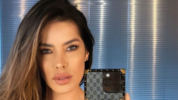 Aida, selfie bollente. Il décolleté della Yespica lascia di stucco i social