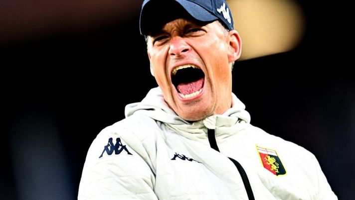 GENOA, ITALY - APRIL 24: Alexander Blessin head coach of Genoa celebrates after the Serie A match between Genoa CFC and Cagliari Calcio at Stadio Luigi Ferraris on April 24, 2022 in Genoa, Italy. (Photo by Getty Images) Gazzetta: “Genoa, cosa accade in caso di Serie B con questa nuova proprietà” - immagine 1