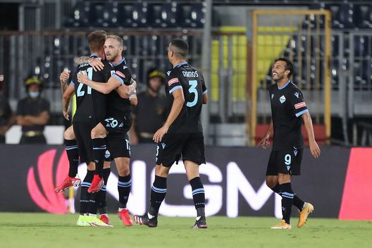 L'esultanza dei giocatori della Lazio L'esultanza dei giocatori della Lazio