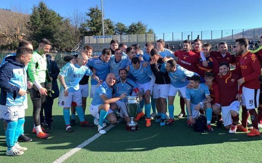 Festa del calcio e della solidarietà nel derby del Cuore di Rocca di Papa Festa del calcio e della solidarietà nel derby del Cuore di Rocca di Papa
