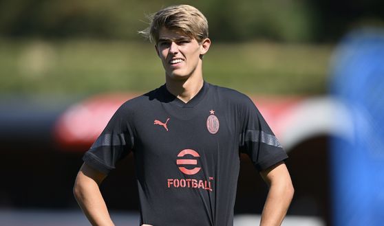 Charles De Ketelaere (attaccante AC Milan) in allenamento a Milanello | Milan News (Getty Images) Charles De Ketelaere AC Milan