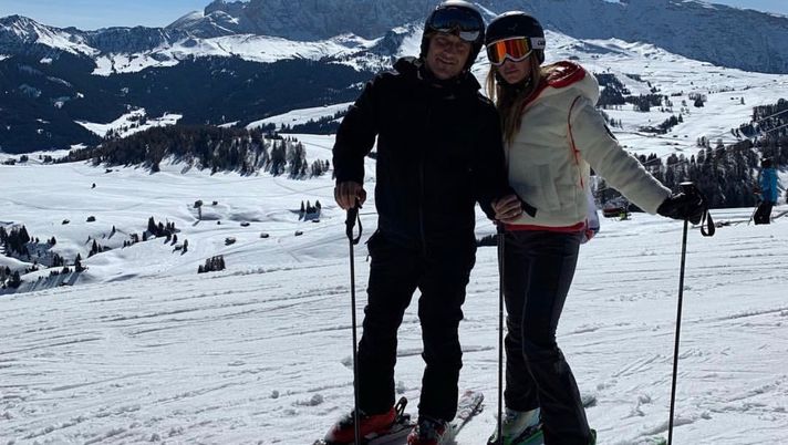 Francesco Totti sulla neve: mai così in forma, ha perso 5 chili. Il segreto? Ilary Blasi e… Francesco Totti sulla neve: mai così in forma, ha perso 5 chili. Il segreto? Ilary Blasi e…