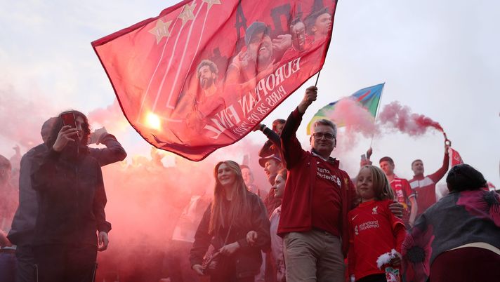 FOTO I tifosi del Liverpool predicano bene e razzolano male: la scritta contro i napoletani - immagine 1