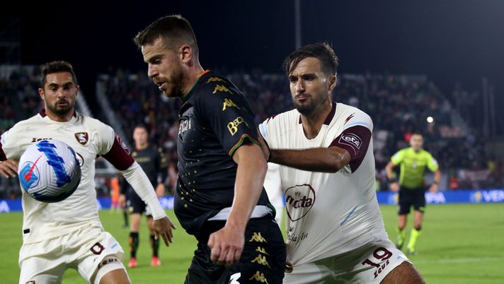 of Venezia competes for the ball with Luca Ranieri of Salernitana during the Serie A match between Venezia FC and US Salernitana at Stadio Pier Luigi Penzo on October 26, 2021 in Venice, Italy. (Photo by Maurizio Lagana/Getty Images) Thomas Henry