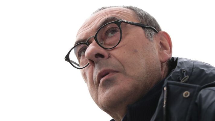 TURIN, ITALY - FEBRUARY 16: Juventus coach Maurizio Sarri looks on during the Serie A match between Juventus and Brescia Calcio at Allianz Stadium on February 16, 2020 in Turin, Italy. (Photo by Emilio Andreoli/Getty Images) Sarri: “Pjanic farà gli esami! Chiellini si è messo da solo. Ronaldo dovrà riposare ancora” - immagine 1