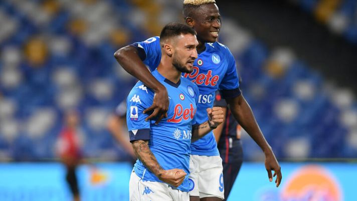 NAPLES, ITALY - SEPTEMBER 27: Victor Osimhen and Matteo Politano of SSC Napoli celebrate the 6-0 goal scored by Matteo Politano during the Serie A match between SSC Napoli and Genoa CFC at Stadio San Paolo on September 27, 2020 in Naples, Italy. (Photo by Francesco Pecoraro/Getty Images)  Medico Napoli: “Ecco quando tornano Osimhen e Politano: i tempi di recupero da oggi” - immagine 1