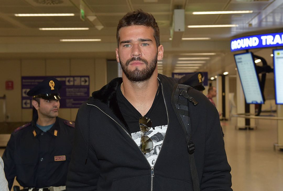  New As Roma signing Alisson Becker is seen at Fiumicino Airport on May 17, 2016 in Rome, Italy. 