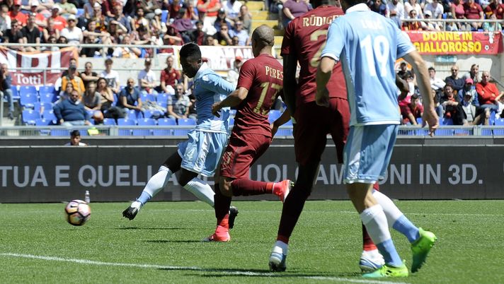 ROME, ROMA - APRIL 30: Balde Diao Keita of SS Lazio scores a third goal during the Serie A match between AS Roma and SS Lazio at Stadio Olimpico on April 30, 2017 in Rome, Italy.  (Photo by Marco Rosi/Getty Images) 