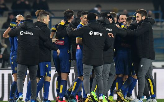 VERONA, ITALY - FEBRUARY 08: Hellas Verona players celebrate the victory after the Serie A match between Hellas Verona and Juventus at Stadio Marcantonio Bentegodi on February 8, 2020 in Verona, Italy. (Photo by Alessandro Sabattini/Getty Images) VERONA, ITALY - FEBRUARY 08: Hellas Verona players celebrate the victory after the Serie A match between Hellas Verona and Juventus at Stadio Marcantonio Bentegodi on February 8, 2020 in Verona, Italy. (Photo by Alessandro Sabattini/Getty Images)