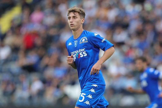 EMPOLI, ITALY - OCTOBER 15: Tommaso Baldanzi of Empoli FC looks on during the Serie A match between Empoli FC and AC Monza at Stadio Carlo Castellani on October 15, 2022 in Empoli, Italy. (Photo by Gabriele Maltinti/Getty Images) Empoli, Baldanzi si toglie dal mercato: “Penso solo ad allenarmi e alla ripresa del campionato” - immagine 1