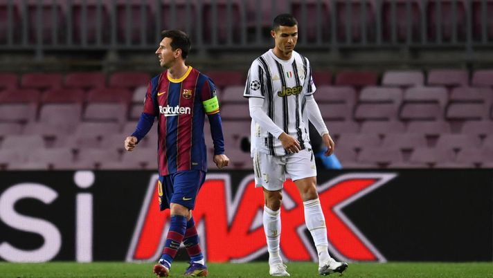 BARCELONA, SPAIN - DECEMBER 08: Lionel Messi of Barcelona (L) and Cristiano Ronaldo of Juventus F.C. (R) look on during the UEFA Champions League Group G stage match between FC Barcelona and Juventus at Camp Nou on December 08, 2020 in Barcelona, Spain. Sporting stadiums around Spain remain under strict restrictions due to the Coronavirus Pandemic as Government social distancing laws prohibit fans inside venues resulting in games being played behind closed doors. (Photo by David Ramos/Getty Images) BARCELONA, SPAIN - DECEMBER 08: Lionel Messi of Barcelona (L) and Cristiano Ronaldo of Juventus F.C. (R) look on during the UEFA Champions League Group G stage match between FC Barcelona and Juventus at Camp Nou on December 08, 2020 in Barcelona, Spain. Sporting stadiums around Spain remain under strict restrictions due to the Coronavirus Pandemic as Government social distancing laws prohibit fans inside venues resulting in games being played behind closed doors. (Photo by David Ramos/Getty Images)