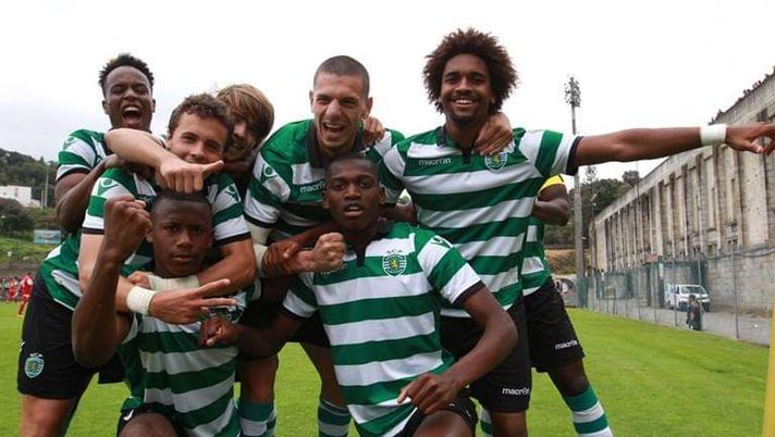 Tiago Djalo, Rafael Leao e Merih Demiral nel 2016 con la maglia dello Sporting Lisbona (credits: Official Tiago Djaló Twitter account) 