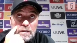 Video – Una voce misteriosa interrompe Klopp: lui reagisce così