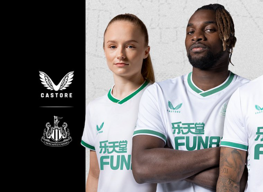 Newcastle, la terza maglia con i colori… dell’Arabia Saudita: dissenso tra i tifosi Magpies- immagine 2