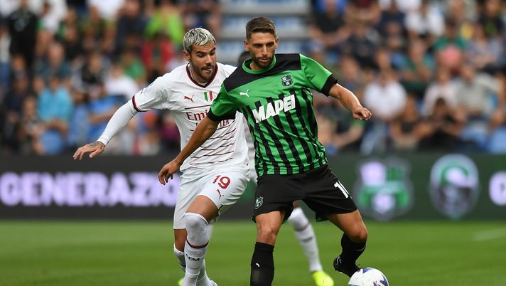 REGGIO NELL'EMILIA, ITALY - AUGUST 30: Domenico Berardi of US Sassuolo competes for the ball with Theo Hernandez of AC Milan during the Serie A match between US Sassuolo and AC MIlan at Mapei Stadium - Citta' del Tricolore on August 30, 2022 in Reggio nell'Emilia, Italy. (Photo by Alessandro Sabattini/Getty Images) Sassuolo