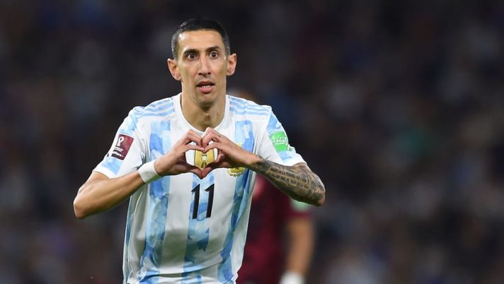 BUENOS AIRES, ARGENTINA - MARCH 25: Angel Di Maria of Argentina celebrates after scoring the second goal of his team during the FIFA World Cup Qatar 2022 qualification match between Argentina and Venezuela at Estadio Alberto J. Armando on March 25, 2022 in Buenos Aires, Argentina. (Photo by Marcelo Endelli/Getty Images) Juve, la Gazzetta: “Nuova idea su Di Maria: contratto di 13 mesi per l’accordo?” - immagine 1