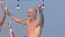 Pioli è scatenato: in vacanza canta e balla senza freni (VIDEO)
