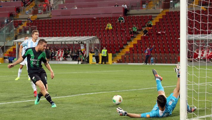 TRIESTE, ITALY - JUNE 29: Alberto Barison of Pordenone scores his team's second goal during the serie B match between Pordenone Calcio and Virtus Entella at Dacia Arena on June 29, 2020 in Udine, Italy. (Photo by Getty Images/Getty Images for Lega Serie B ) 