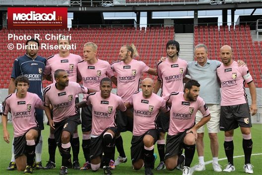Una rara foto di Zamparini con la formazione in divisa (Mediagol) Una rara foto di Zamparini con la formazione in divisa (Mediagol)