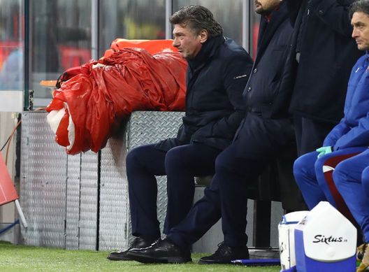 MILAN, ITALY - JANUARY 28: Torino FC coach Walter Mazzarri looks dejection during the Coppa Italia Quarter Final match between AC Milan and Torino at San Siro on January 28, 2020 in Milan, Italy. (Photo by Marco Luzzani/Getty Images) MILAN, ITALY - JANUARY 28: Torino FC coach Walter Mazzarri looks dejection during the Coppa Italia Quarter Final match between AC Milan and Torino at San Siro on January 28, 2020 in Milan, Italy. (Photo by Marco Luzzani/Getty Images)