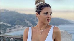 Ivana Icardi, il decolleté è sexy. Lei scrive: “Solo con il cuore riesci a…”