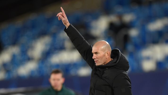 MADRID, SPAIN - DECEMBER 09: Zinedine Zidane, head coach of Real Madrid reacts during the UEFA Champions League Group B stage match between Real Madrid and Borussia Moenchengladbach at Estadio Alfredo di Stefano on December 09, 2020 in Madrid, Spain. Sporting stadiums around Spain remain under strict restrictions due to the Coronavirus Pandemic as Government social distancing laws prohibit fans inside venues resulting in games being played behind closed doors. (Photo by Denis Doyle/Getty Images) MADRID, SPAIN - DECEMBER 09: Zinedine Zidane, head coach of Real Madrid reacts during the UEFA Champions League Group B stage match between Real Madrid and Borussia Moenchengladbach at Estadio Alfredo di Stefano on December 09, 2020 in Madrid, Spain. Sporting stadiums around Spain remain under strict restrictions due to the Coronavirus Pandemic as Government social distancing laws prohibit fans inside venues resulting in games being played behind closed doors. (Photo by Denis Doyle/Getty Images)