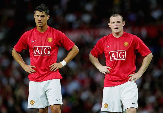 MANCHESTER, UNITED KINGDOM - AUGUST 01: Cristiano Ronaldo and Wayne Rooney of Manchester United during the pre-season friendly match between Manchester United and Inter Milan at Old Trafford on August 1, 2007 in Manchester, England. (Photo by Alex Livesey/Getty Images) Rooney: “CR7 non ha funzionato. Chi vince fra Liverpool o City? Spero nessuno dei due” - immagine 1