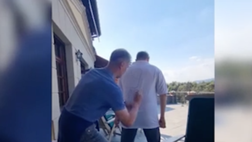 VIDEO Milan, Van Basten batte Massaro a golf: vittoria e autografo sulla maglia
